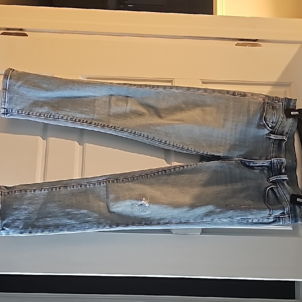 LOFT Capris Jeans Distressed Light Wash
